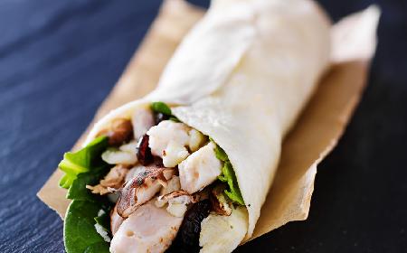 Tortilla z indykiem i żurawiną - przepis z menu beszamel