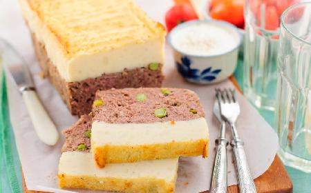 Mięsny keks z puree ziemniaczanym: przepis na pieczeń rzymską z ziemniakami 2w1