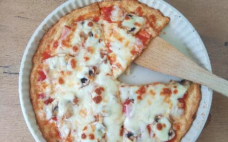 Pizza bez drożdży: jak zrobić proszkowe ciasto na pizzę?
