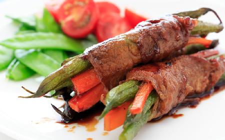 Zrazy zawijane z szynki wieprzowej w sosie teriyaki: obłędnie pyszne roladki w stylu japońskim
