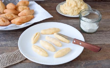 Szwajcarskie SCHENKELI: karnawałowe ciasteczka smażone w głębokim tłuszczu