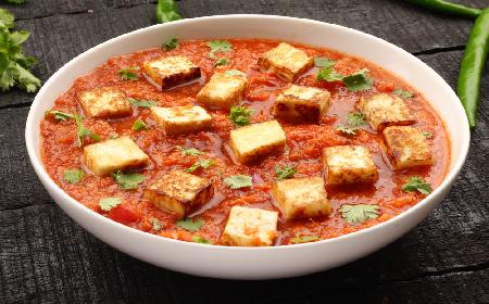 Tofu w pomidorach: przepis na wegetariański gulasz