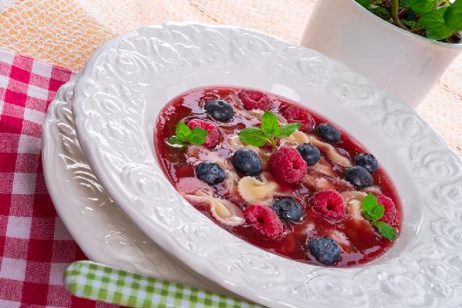 Zupa owocowa na zimno z menu Beszamel
