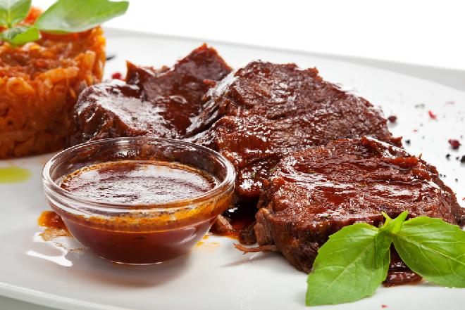 Demi-glace - wykwintny sos na bazie wołowiny i sherry