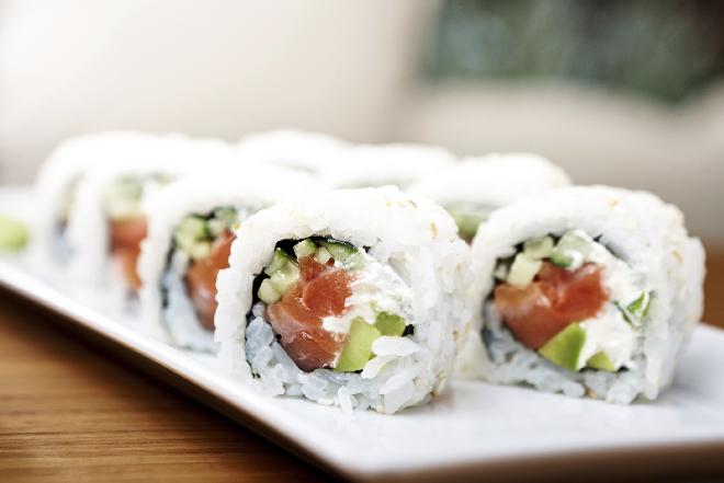 Sushi: co musisz wiedzieć, zanim chwycisz za pałeczki?
